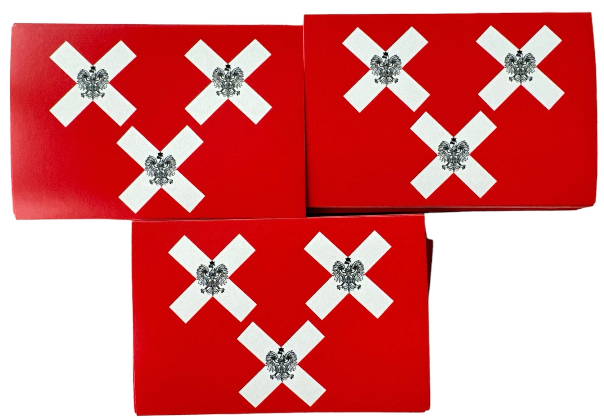 Deze foto toont drie rode stickers met witte Andreaskruisen en een afbeelding van de Poolse adelaar. Deze stickers herdenken de bevrijding van Breda door de 1e Poolse Pantserdivisie in 1944. Ze zijn perfect voor iedereen die zijn respect wil tonen aan de Poolse bevrijders van Breda. De stickers zijn ideaal om te plakken op telefoons, laptops, auto's of andere persoonlijke spullen.