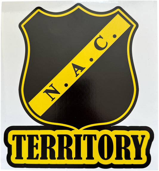 Zwart schildvormige NAC Breda sticker met gele rand en een gele diagonale band met daarin de zwarte letters 'N.A.C.'. Daaronder staat in gele letters met zwarte omranding het woord 'TERRITORY', afmetingen 22x22cm.