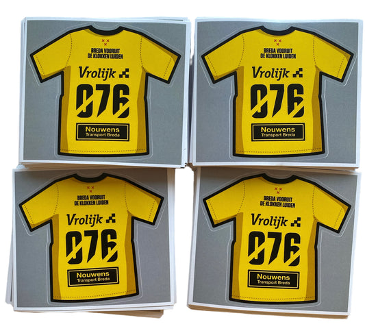 Deze foto toont vier stickers in de vorm van een geel NAC Breda shirt, met de tekst "Breda Vooruit, De Klokken Luiden", "Vrolijk" en "076". De stickers zijn ook voorzien van het logo van Nouwens Transport Breda, een sponsor van de club. Deze stickers zijn perfect voor NAC Breda fans die hun clubliefde op een unieke manier willen uiten. Ze zijn ideaal om te plakken op telefoons, laptops, auto's of andere persoonlijke spullen.