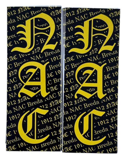 een langwerpige sticker met de tekst nac erop