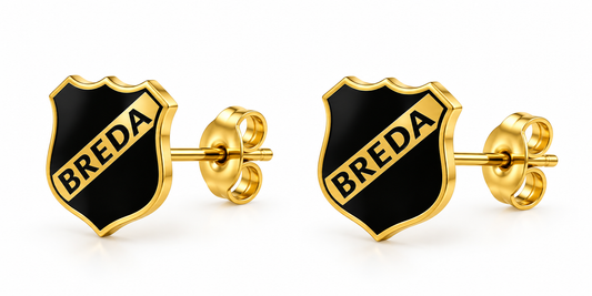 Gouden oorbellen met een zwart schild-hanger met Breda op een gouden baan