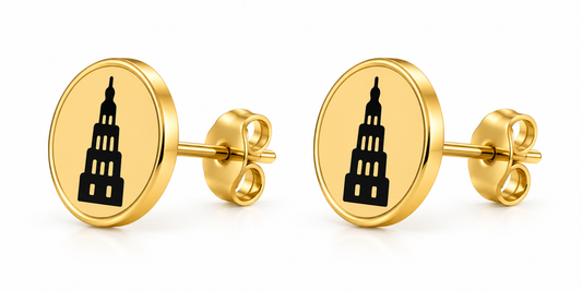 Ronde gouden oorbellen met de silhouet van de Grote Kerk van Breda in zwart