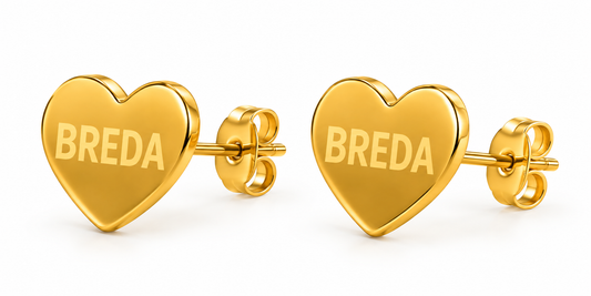 Gouden hartvormige oorstekers met Breda in de hartjes gegraveerd