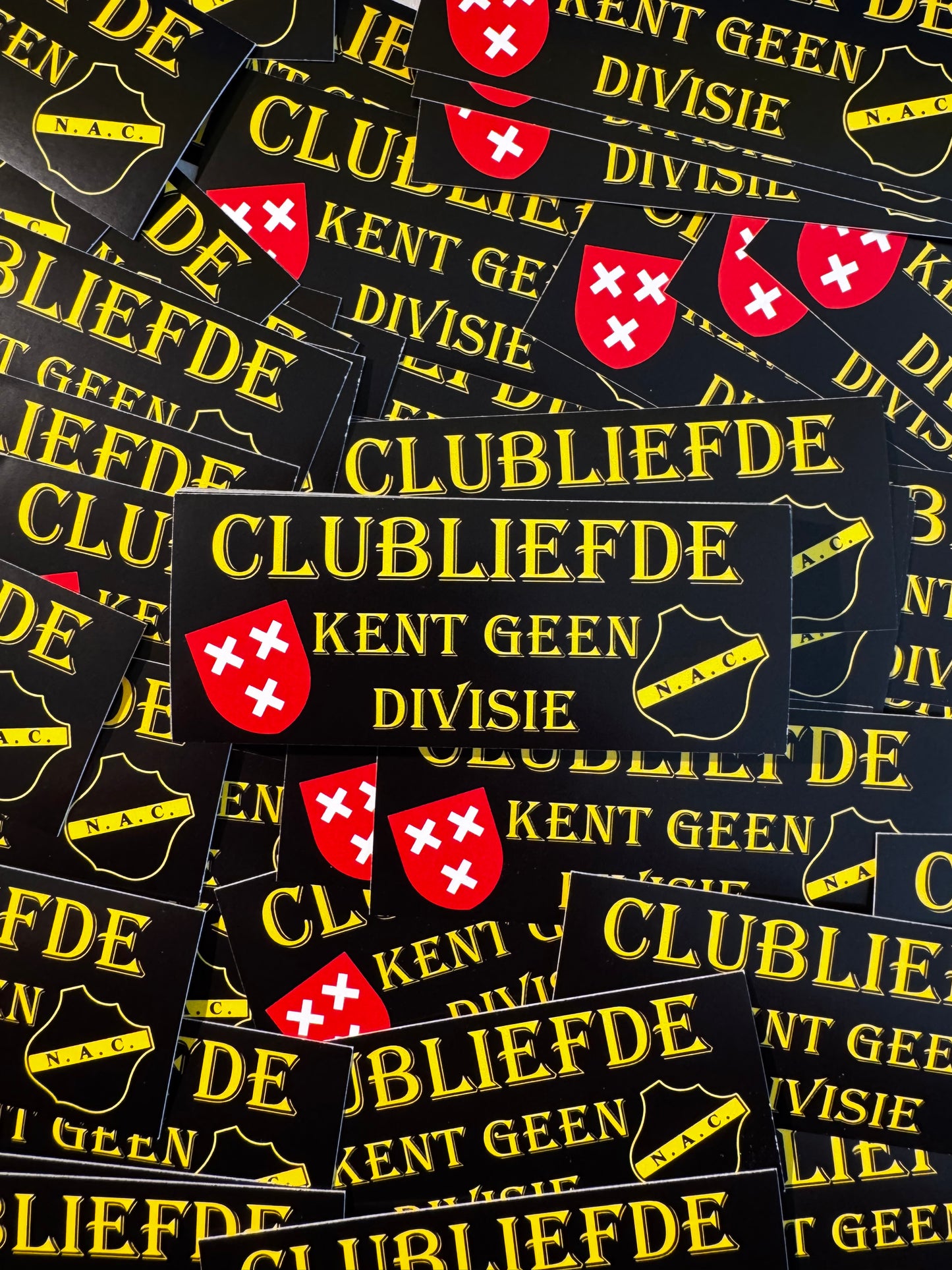 Meerdere NAC Breda stickers Clubliefde Kent Geen Divisie op elkaar