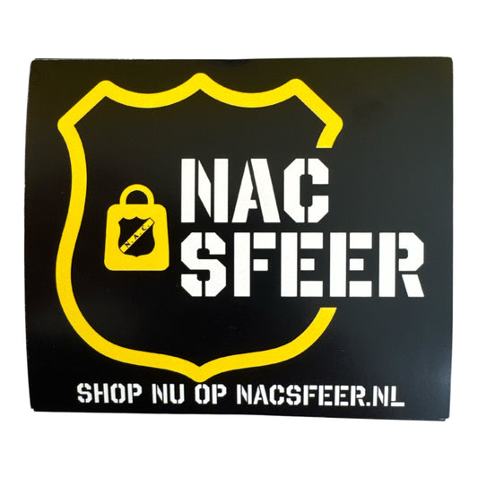 Zwarte NACsfeer sticker in schildvorm met geel logo, hangslot en tekst "Shop nu op NACsfeer.nl"